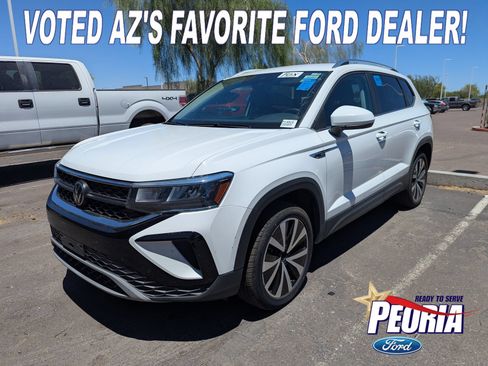 Used 2024 Volkswagen Taos SE FWD image 1
