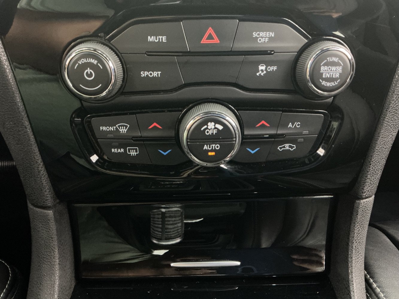 Used 2019 Chrysler 300 S AWD/4WD image 35