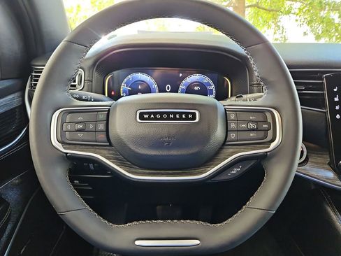 Used 2024 Jeep Wagoneer Series II w/ Flexible Seating Group AWD/4WD image 10