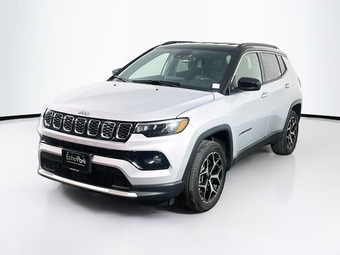 Used 2025 Jeep Compass Limited AWD/4WD image 3