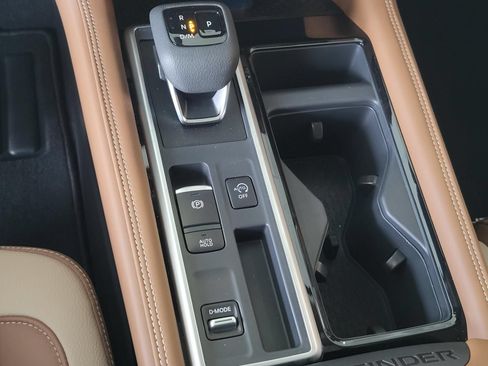 New 2026 Nissan Pathfinder Platinum FWD image 27