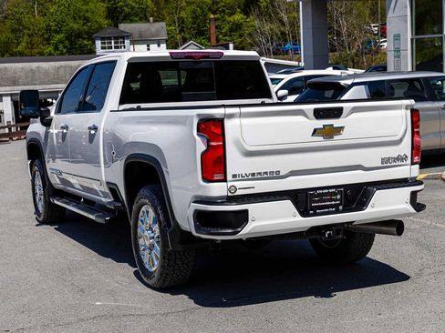 Used 2024 Chevrolet Silverado 2500 High Country w/ High Country Premium Package AWD/4WD image 6