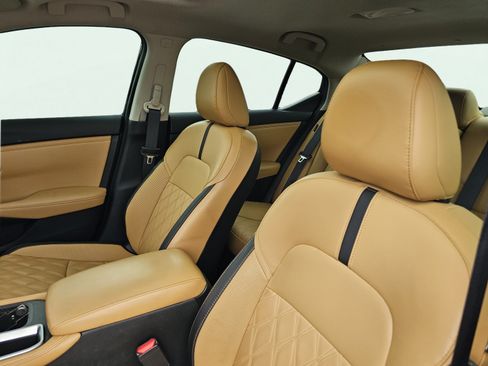 Used 2024 Nissan Sentra SV w/ SV Premium Package FWD image 16
