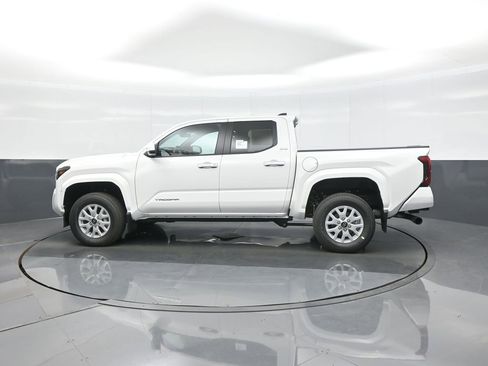 Used 2026 Toyota Tacoma SR5 AWD/4WD image 5