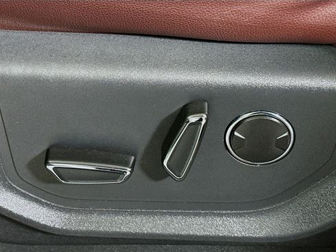 Used 2024 Ford Expedition Limited image 13