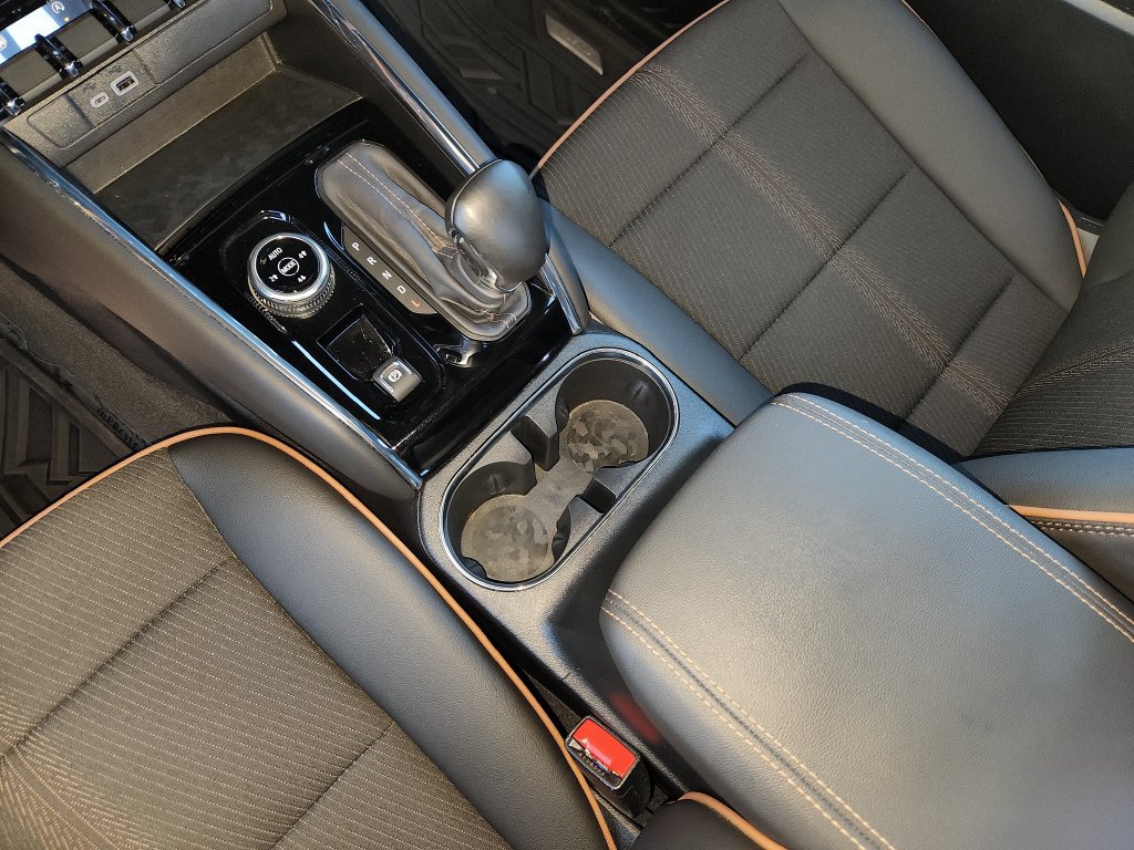 Used 2024 GMC Canyon AT4 w/ Technology Package AWD/4WD image 24
