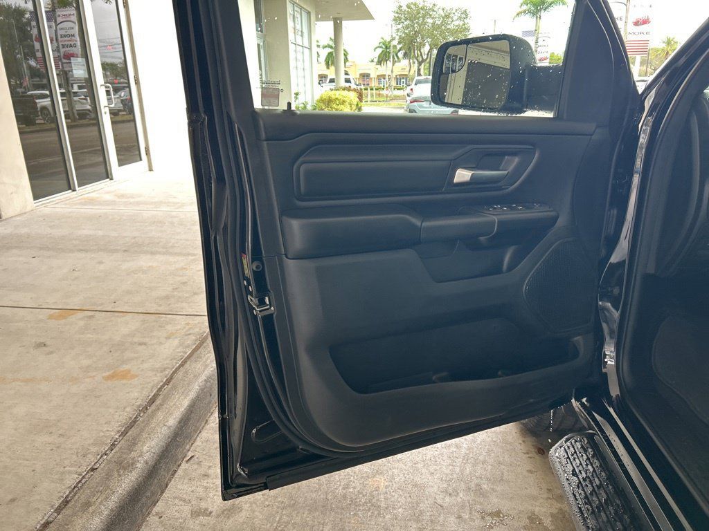 New 2025 RAM 1500 Tradesman AWD/4WD image 31