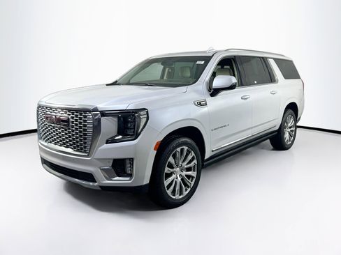 Used 2022 GMC Yukon XL Denali image 1