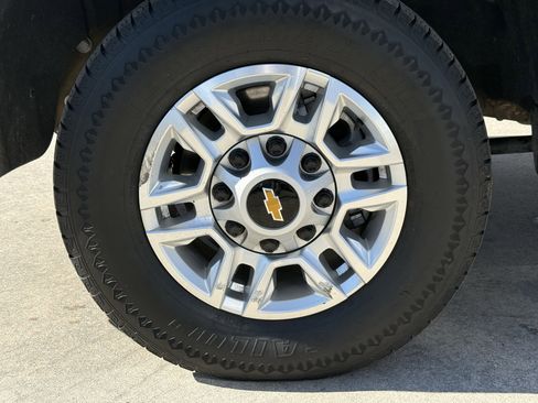 Used 2025 Chevrolet Silverado 2500 LT w/ Convenience Package image 12