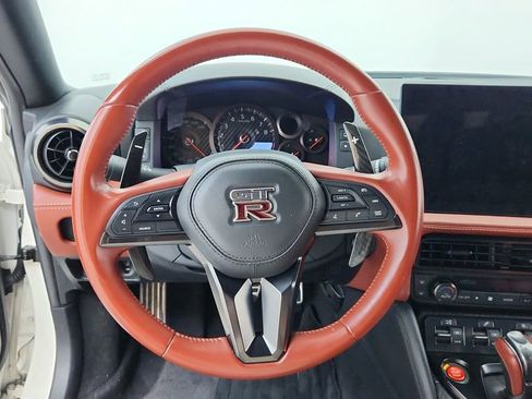 Used 2017 Nissan GT-R Premium w/ Premium Interior Package image 34