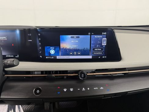 Used 2024 Nissan Ariya AWD image 19