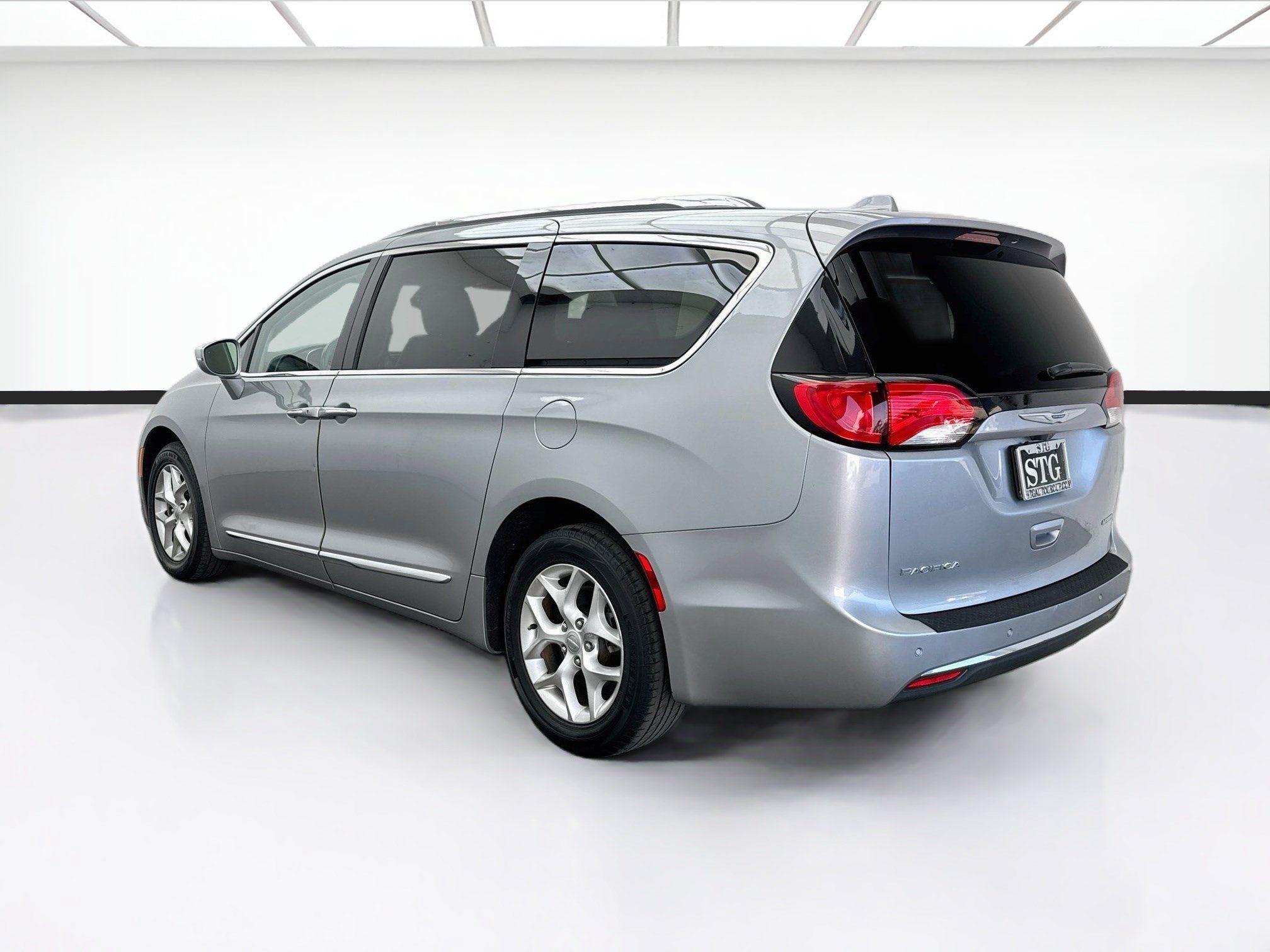 Used 2020 Chrysler Pacifica Limited FWD image 6