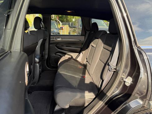 Used 2014 Jeep Grand Cherokee Laredo w/ Quick Order Package 23E AWD/4WD image 24