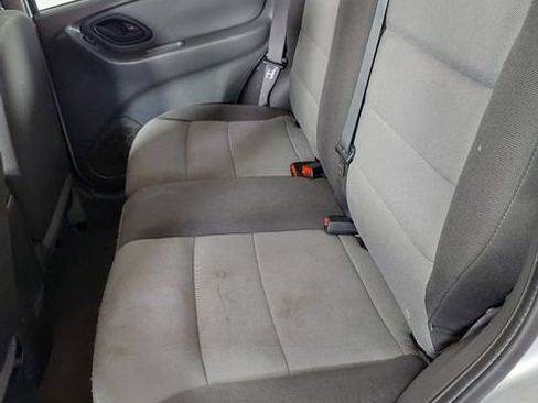 Used 2005 Ford Escape XLS FWD image 10