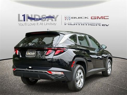 Used 2024 Hyundai Tucson SE image 2