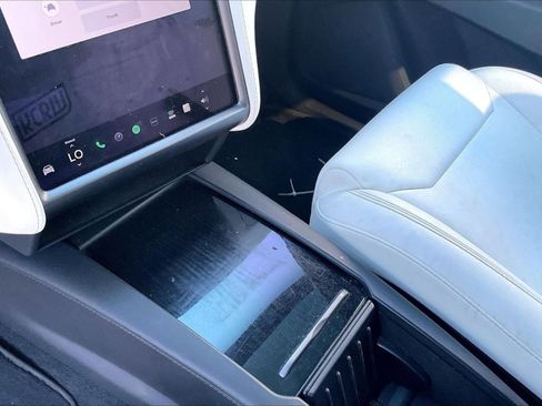 Used 2019 Tesla Model X 75D image 14