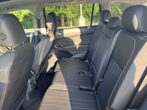Certified 2023 Volkswagen Tiguan SE w/ Panoramic Sunroof Package FWD image 28