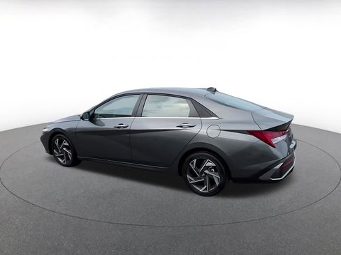 Used 2025 Hyundai Elantra Limited FWD image 10
