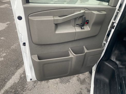 Used 2018 Chevrolet Express 3500 LS RWD image 8