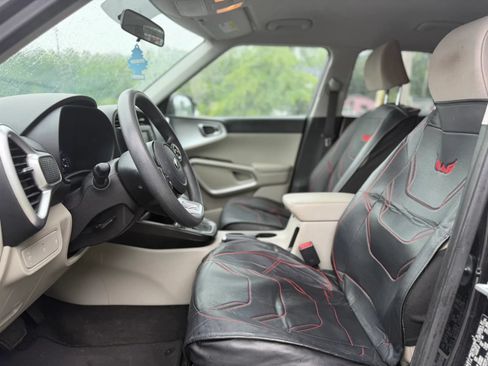 Used 2021 Kia Soul LX FWD image 10