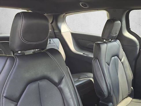 Used 2025 Chrysler Pacifica Select FWD image 21