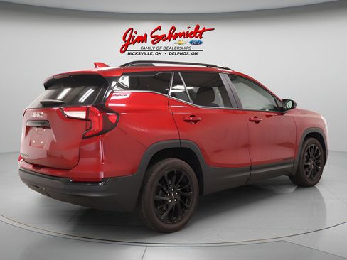 Used 2023 GMC Terrain SLE w/ Driver Convenience Package FWD image 6