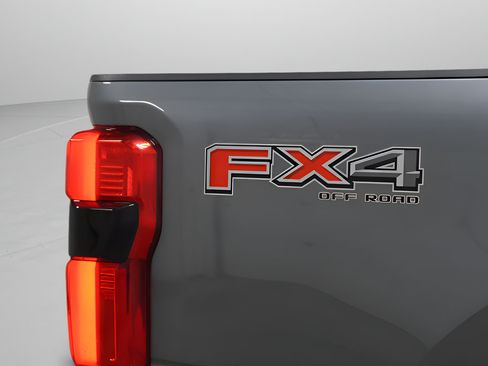 Used 2024 Ford F250 Platinum AWD/4WD image 43