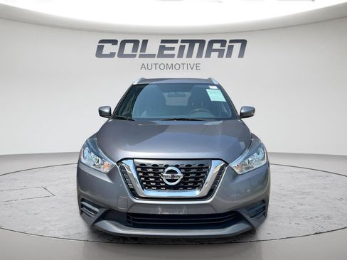 Used 2019 Nissan Kicks SV FWD image 2