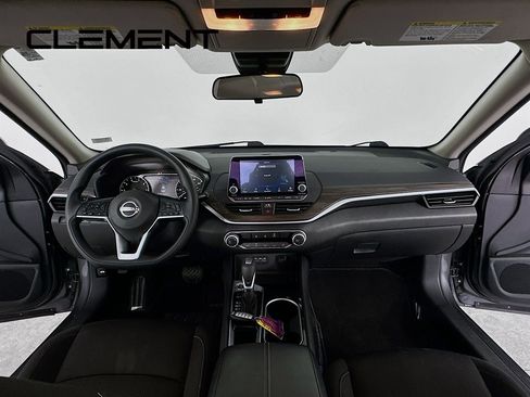 Used 2024 Nissan Altima 2.5 SV image 12