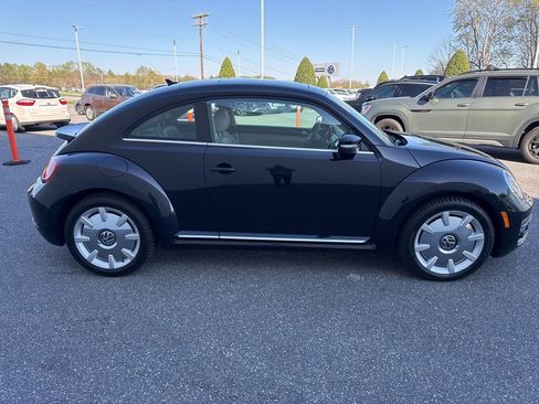 Used 2018 Volkswagen Beetle 2.0T SE w/ SE Premium Package image 8