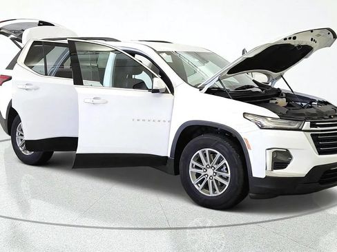 Used 2023 Chevrolet Traverse LT FWD image 11