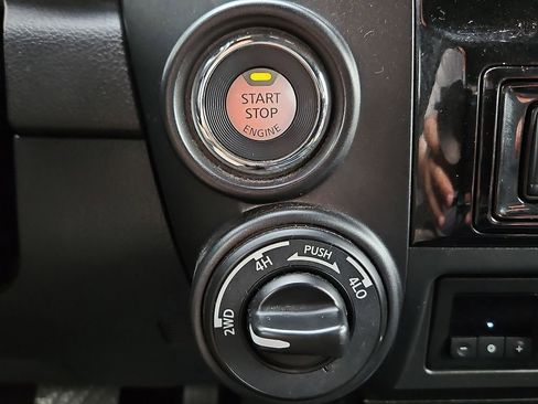 Used 2020 Nissan Titan PRO-4X w/ Pro-4x Convenience Package image 25