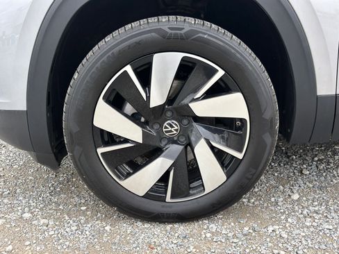 Used 2025 Volkswagen Atlas Cross Sport SE image 25