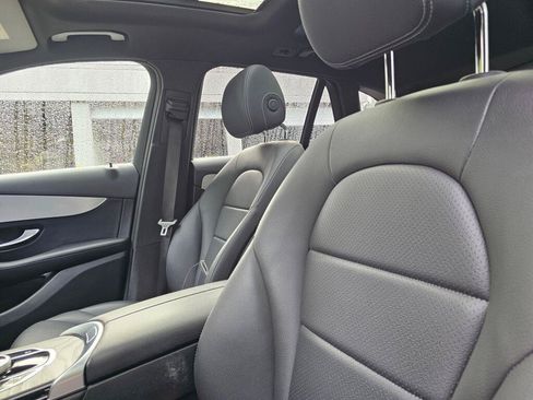 Used 2019 Mercedes-Benz GLC 300 4MATIC image 24