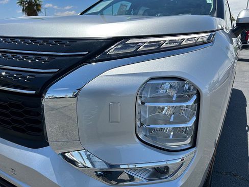 Used 2024 Mitsubishi Outlander AWD image 14
