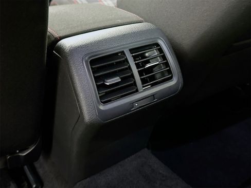 Used 2018 Volkswagen Golf 4-Door image 24