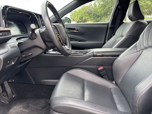 Used 2025 Toyota Crown XLE AWD/4WD image 27