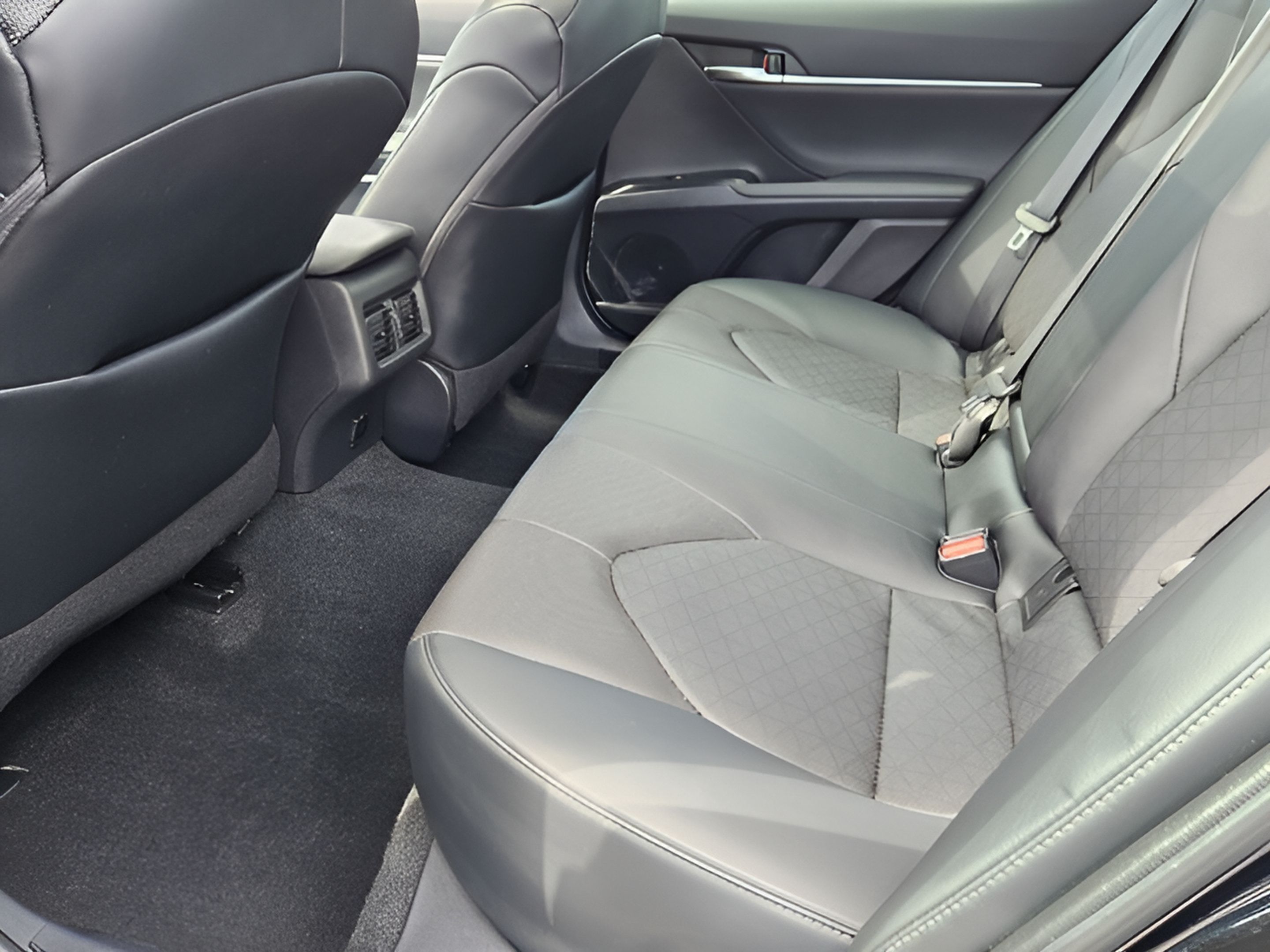 Used 2020 Toyota Camry XSE w/ Driver Assist Package FWD image 9