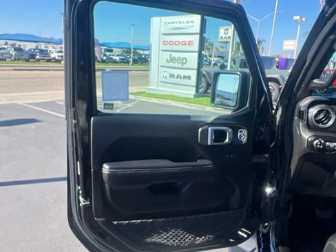 Used 2022 Jeep Gladiator Overland w/ Popular Equipment Package AWD/4WD image 30