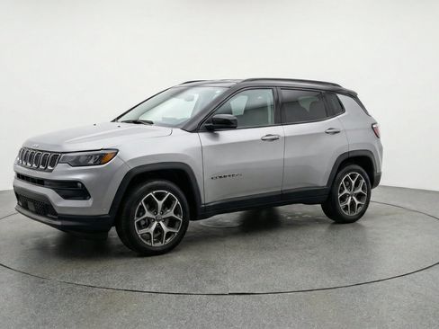 Used 2025 Jeep Compass Limited AWD/4WD image 3