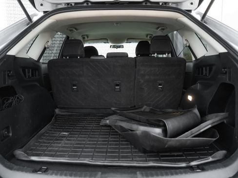 Used 2018 Ford Edge SE image 24