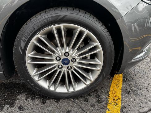 Used 2017 Ford Fusion SE w/ Fusion SE Technology Package FWD image 10