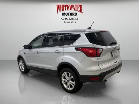 Used 2019 Ford Escape SE FWD image 2