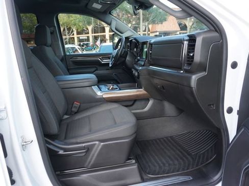 Used 2024 Chevrolet Silverado 2500 LT w/ Convenience Package image 3