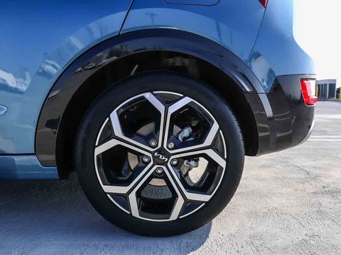 Used 2024 Kia Niro EX Touring FWD image 10