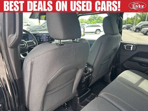Used 2025 Jeep Wrangler Unlimited Sahara AWD/4WD image 22