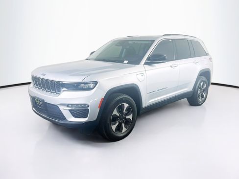 Used 2023 Jeep Grand Cherokee 4WD 4xe image 3