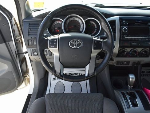Used 2012 Toyota Tacoma Base image 18