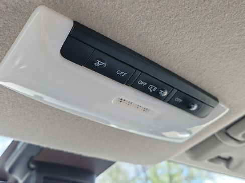 Used 2025 Nissan Versa SV FWD image 29