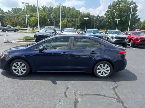 Used 2021 Toyota Corolla LE FWD image 4
